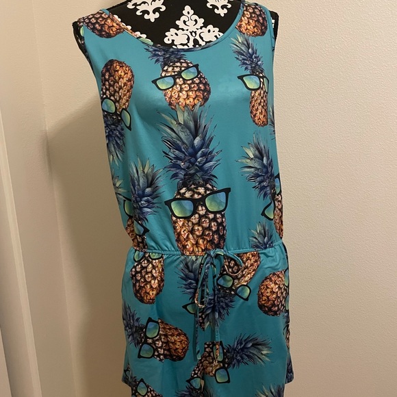 Women’s L Pineapple Romper - Picture 2 of 3